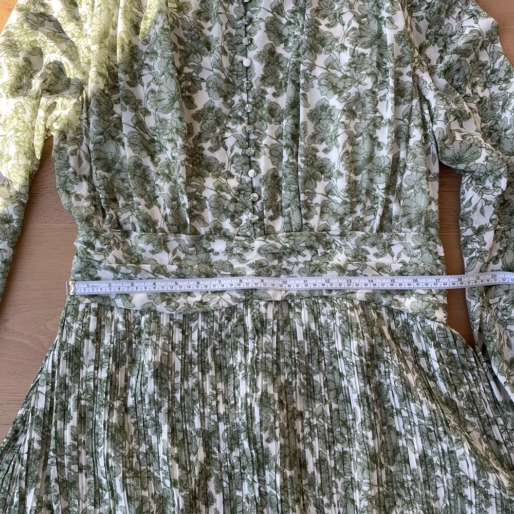 Ivy City Co Green and White Floral Midi Dress - Picture 4 of 7